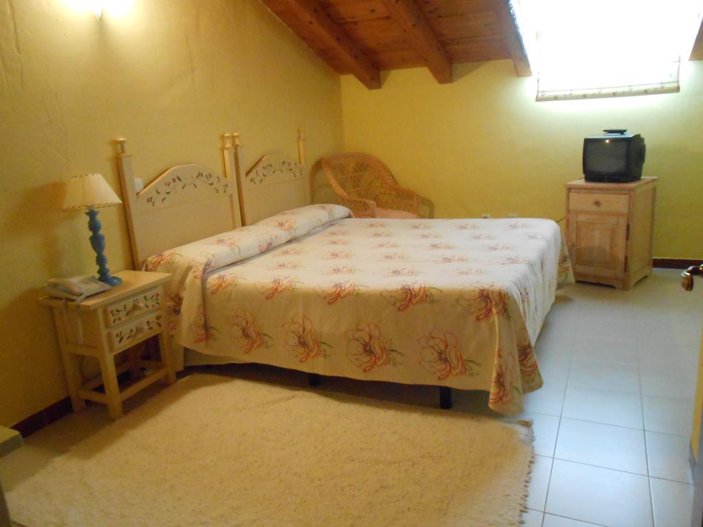 Hostal Burgos Torrecaballeros Δωμάτιο φωτογραφία